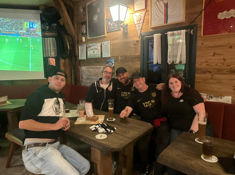 Impression 2 – Gemeinsam Fußball schauen im Aldis Stadl