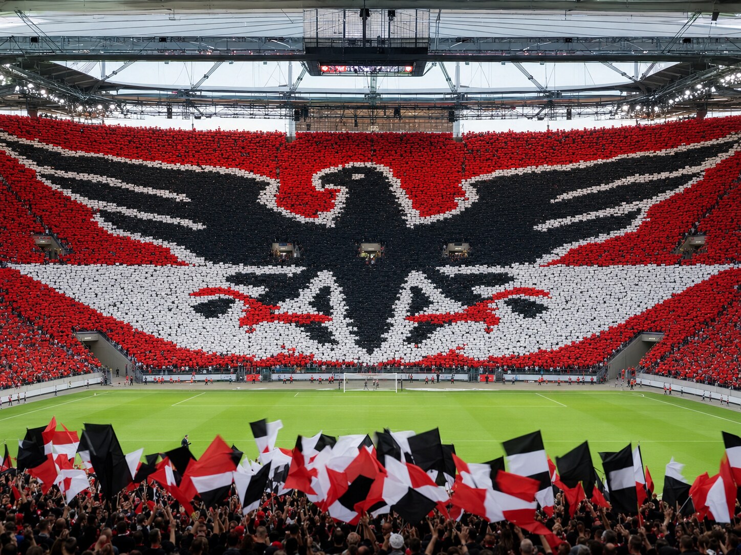 Rot-schwarze Choreografie im Frankfurter Stadion